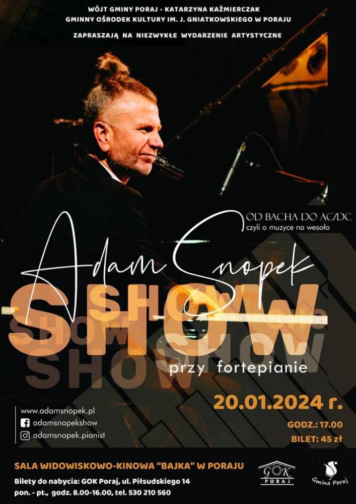 Plakat informujący o wydarzeniu artystycznym. Na czarnym tle wizerunek artysty - Adama Snopka grającego na fortepianie.